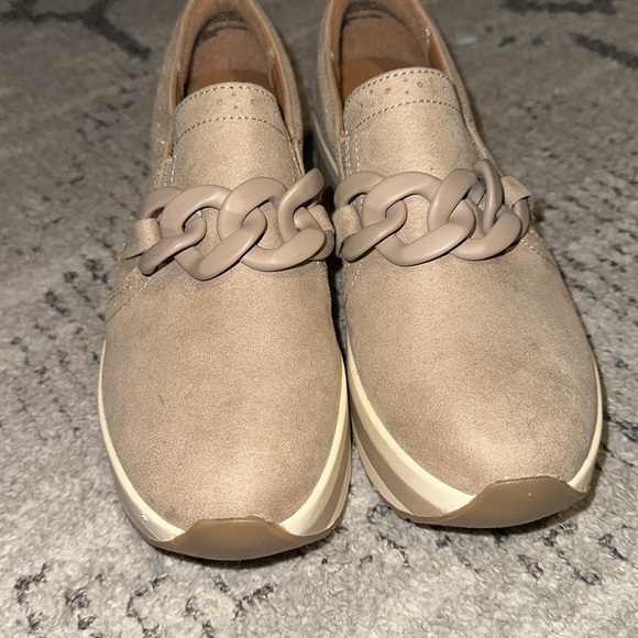 Celbreez Platform Loafers, Sz 9, Apricot (Light beige) NWOT - Picture 2 of 5